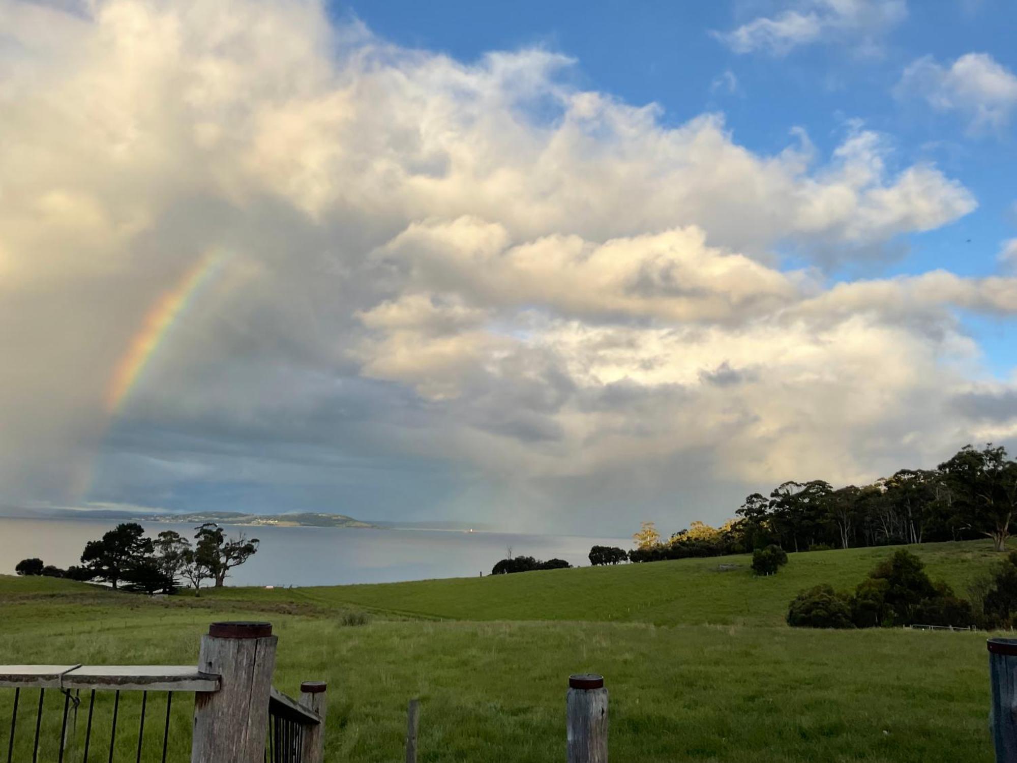 The Woolshed And Farmhouse Blue, Bruny Island Barnes Bay Kültér fotó